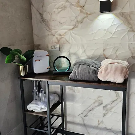 Meraki - With Hot Tub Apartman *